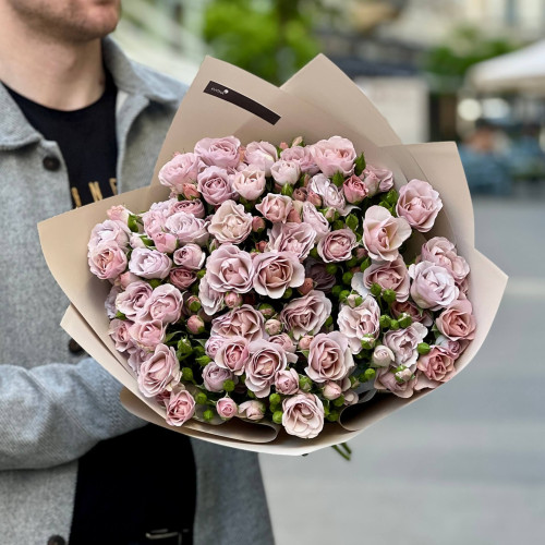 Пастельний букет з 9 гілок кущової троянди Innocent «Бузкове мерехтіння»