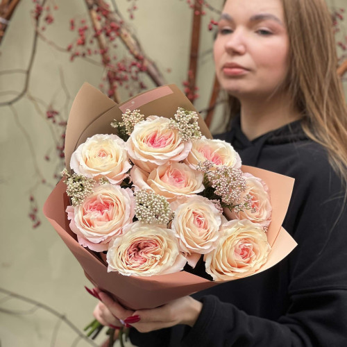 Изысканный букет из пионовидной розы Mayra’s Bridal Pink и озотамнуса «Её загадочность»