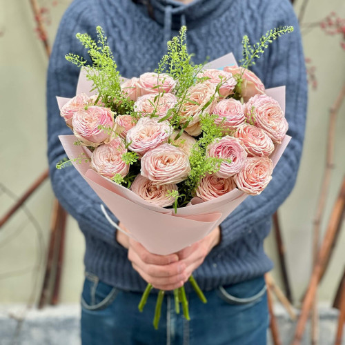5 гілок кущової піоновидної троянди у букеті «Комплімент для Катрусі»