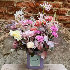 Світла вишукана композиція «Заквітчана Віра»