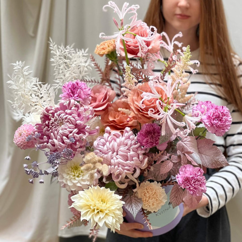 Світла вишукана композиція «Заквітчана Віра»