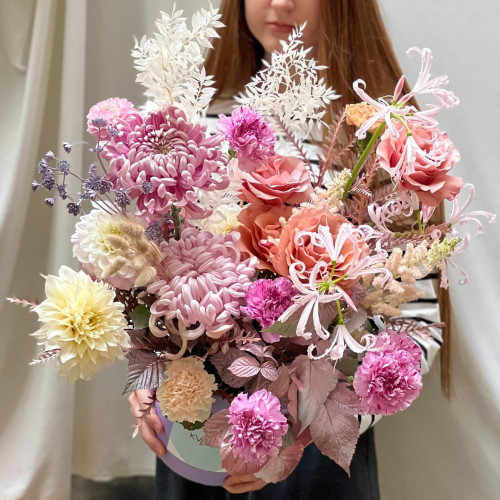 Світла вишукана композиція «Заквітчана Віра»