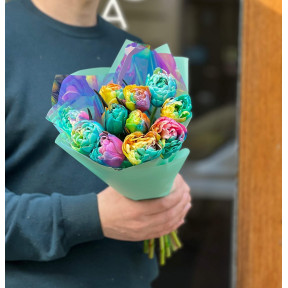 11 різнобарвних тюльпанів сорту Double Rainbow у букеті «Космічна Галинка»