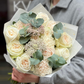 Вишуканий букет з ароматною піоновидною трояндою White O'Hara «Ніжність Ірини»