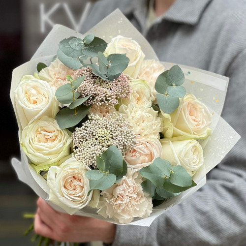 Вишуканий букет з ароматною піоновидною трояндою White O'Hara «Ніжність Ірини»