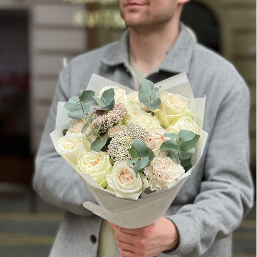 Вишуканий букет з ароматною піоновидною трояндою White O'Hara «Ніжність Ірини»