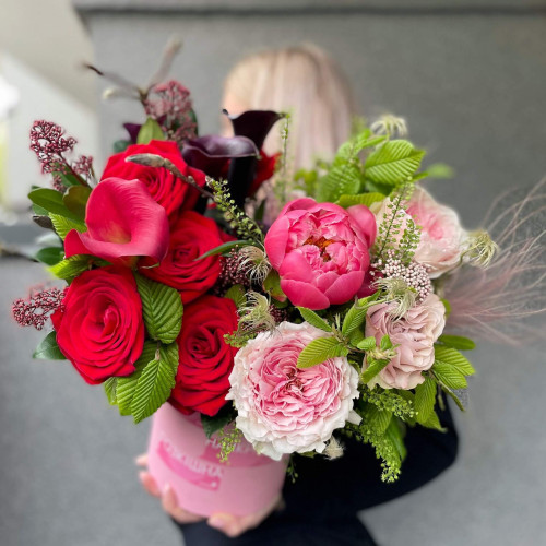 Коробка з квітами «Витончена Ірина»