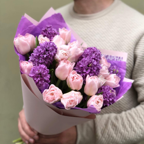 Ароматний весняний букет із гіацинтів і піоновидних тюльпанів «Мрії Оленки»