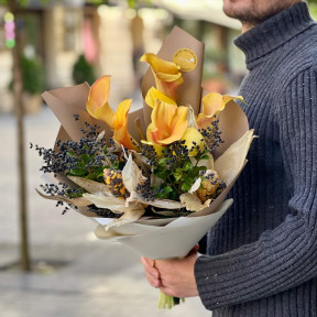Яркий букет с каллами «Осеннее солнце»