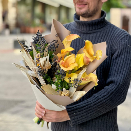 Яркий букет с каллами «Осеннее солнце»