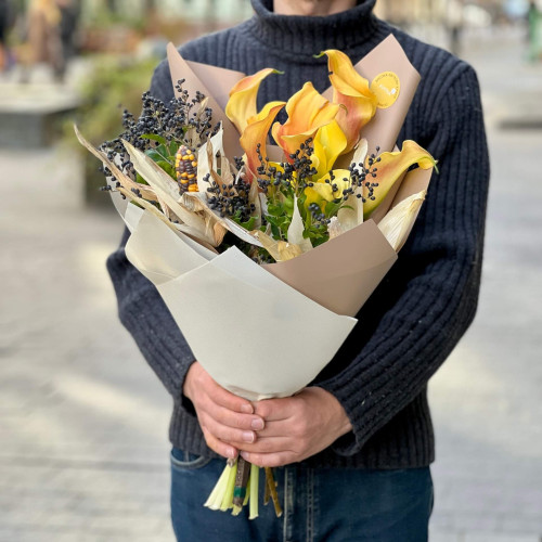 Яркий букет с каллами «Осеннее солнце»