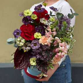 Коробка з квітами «Ласкавий вечір»