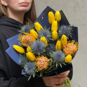 Яскравий букет з екзотичними квітами «Сміливе поєднання»