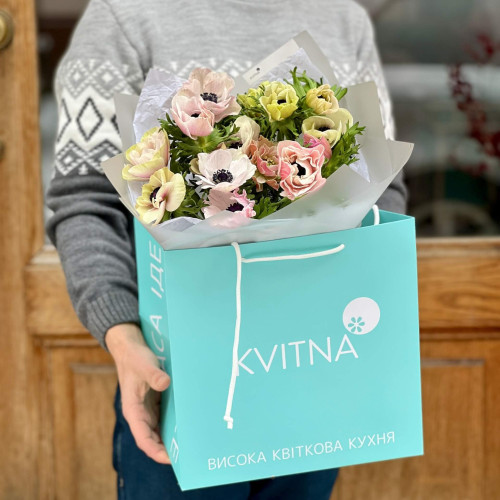 Нежный моно букет из 15 цветных анемонов «Лучик весны»