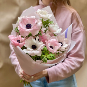 Тендітний букет з 11 анемонів «Вишукана пелюсточка»