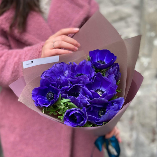 11 синих анемонов