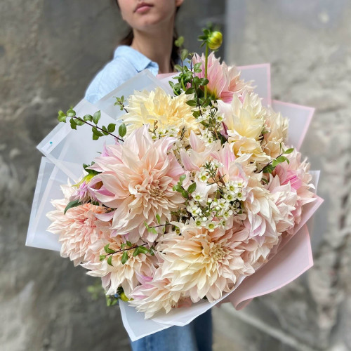 Далія «Cafe Au Lait»