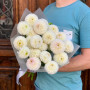 21 біла жоржина у букеті «Мереживні перлинки»