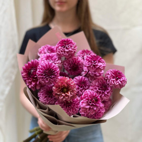 21 dahlias in a bouquet «Inky Sun»