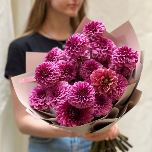 21 dahlias in a bouquet «Inky Sun»