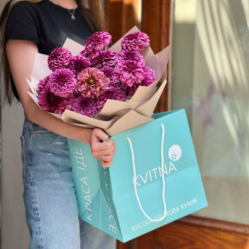 21 dahlias in a bouquet «Inky Sun»