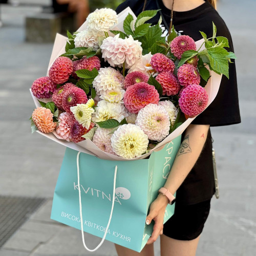 31 dahlias in a bouquet «Bright Polonyna»