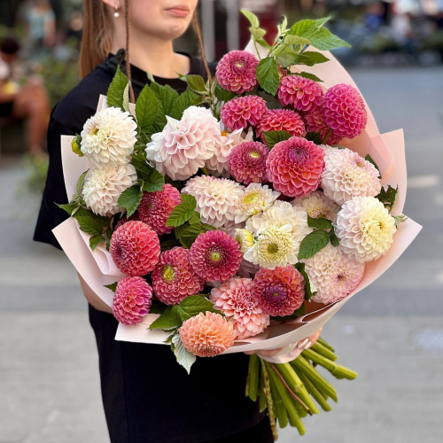 31 dahlias in a bouquet «Bright Polonyna»