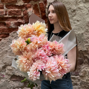 Lacy bouquet of 11 premium dahlias «Cafe au lait»