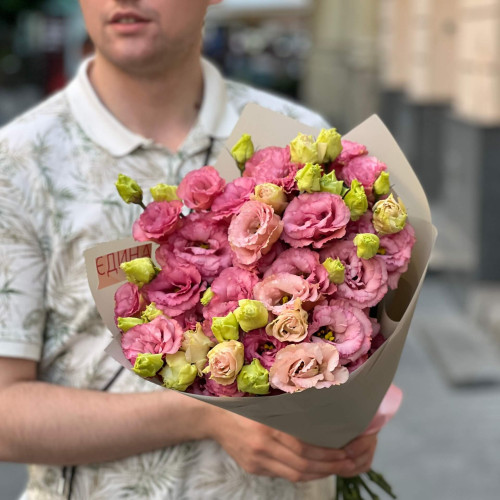 9 гілок еустоми в букеті «Теракотовий промінь»