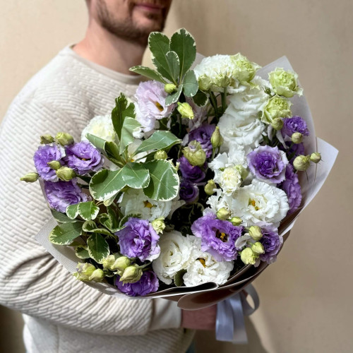 11 гілок еустоми у букеті «Ніжна еустома»