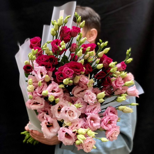 21 еустома у букеті «Ягідний зефір»