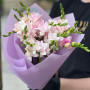 13 фрезій у букеті «Вишуканий аромат»