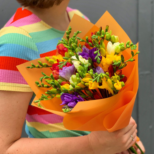 Bouquet of 21 freesias «Cheerful freesias»