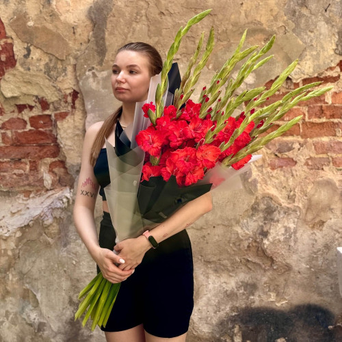 13 gladioli in a bouquet «Fiery arrows»