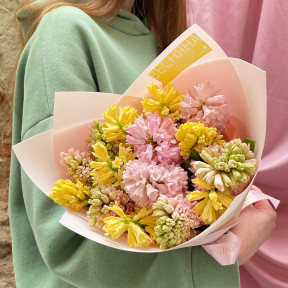15 гіацинтів у букеті «Сонячна карамелька»