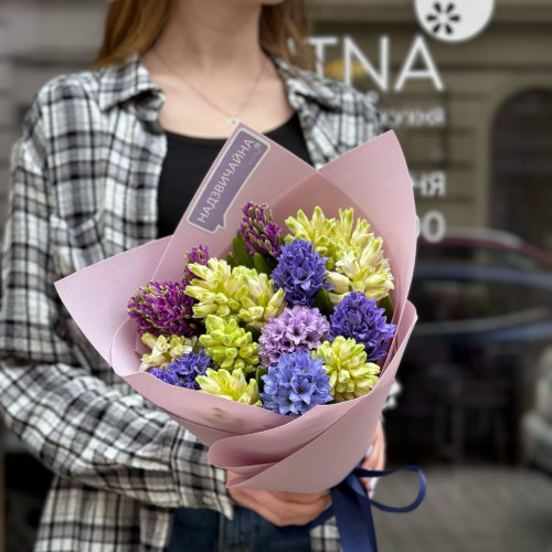 17 кольорових гіацинтів у букеті «Весна»