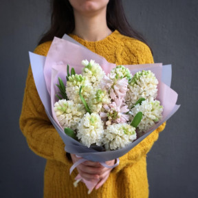 Букет з 11 гіацинтів «Ароматна весна»