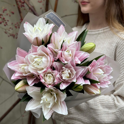 7 premium Sarah Bernhardt peony lilies in a bouquet «Light Aroma»