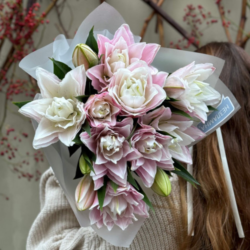 7 premium Sarah Bernhardt peony lilies in a bouquet «Light Aroma»