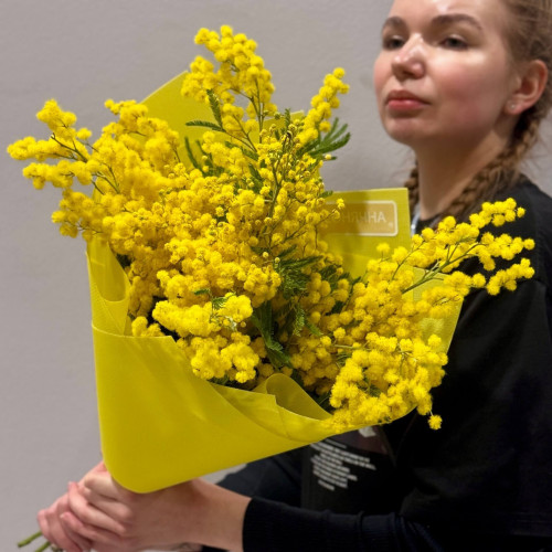 Букет із пухнастої італійської мімози «Перше сонечко»