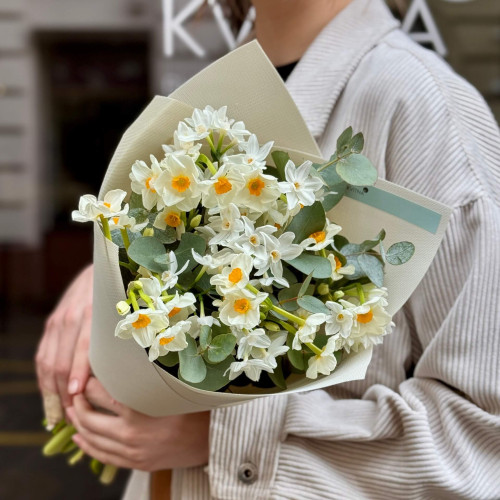 15 кущових нарцисів у букеті «Запашний нарцис»