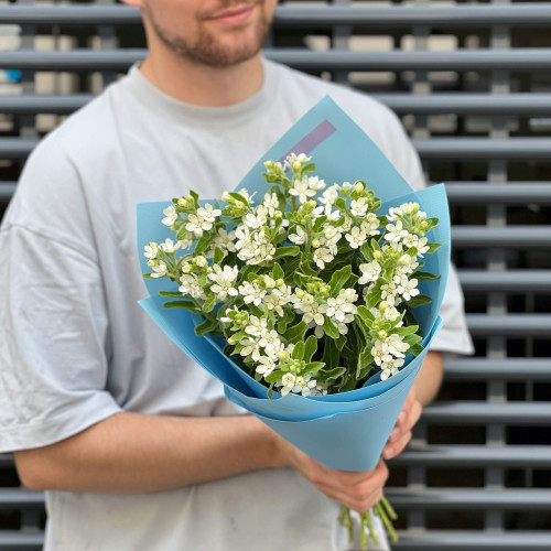 15 білих оксіпеталумів у букеті «Квіточки пелюсточки»