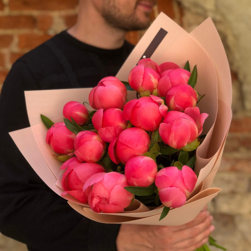 15 півоній Coral Charm у букеті «Коралове намисто»