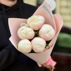 5 Colonel Owen Cousins chic peonies