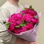 13 півоній у букеті «Малинове шаленство»