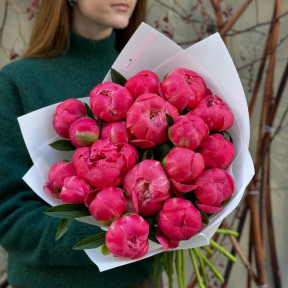 19 яскравих півоній Coral Charm у букеті «Коралова розкіш»