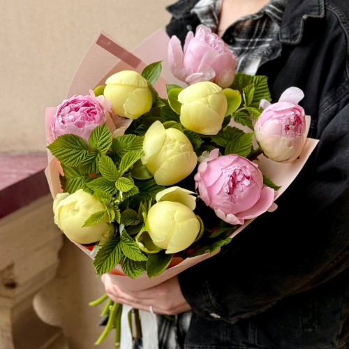 Delicate bouquet of peonies «Fruit Ice cream»