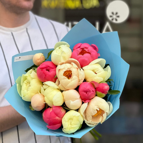 Bouquet of 15 varietal peonies of warm colors «Mysterious Stars»