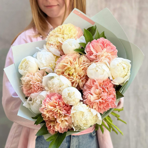 Mix of 15 peonies in a bouquet «Sweet passion fruit»
