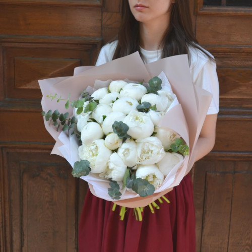 Bouquet of 9, 11, 15, 25 and 51 white peonies  «Peony Ice cream»